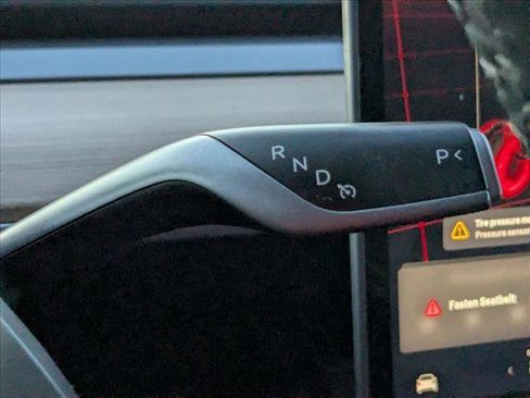 Used 2025 Tesla Model Y Performance image 12