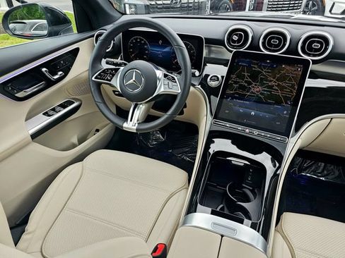 Certified 2025 Mercedes-Benz GLC 300 4MATIC image 32