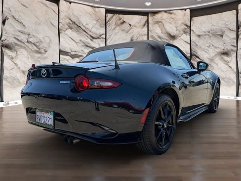 Used 2021 MAZDA MX-5 Miata Club w/ Appearance Package RWD image 6