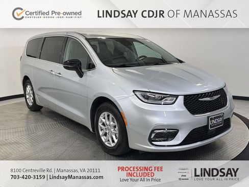 Used 2024 Chrysler Pacifica Touring-L FWD image 1