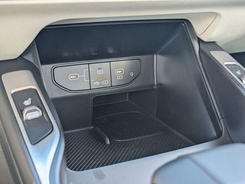 Certified 2025 Kia Sorento S image 28