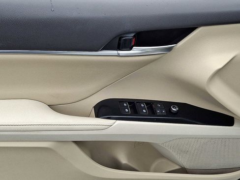 Certified 2020 Toyota Camry XLE image 15