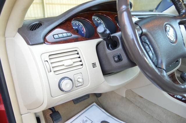 Used 2008 Buick Lucerne CXS FWD image 25