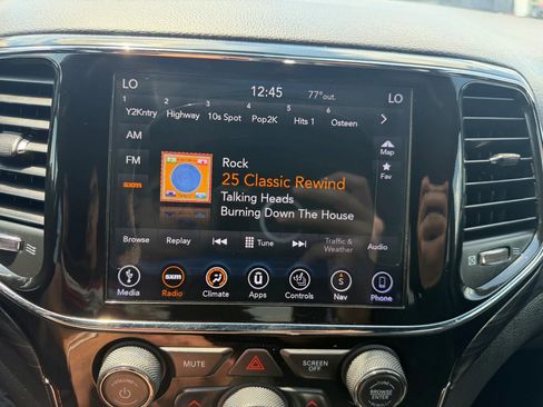 Used 2019 Jeep Grand Cherokee Laredo AWD/4WD image 21