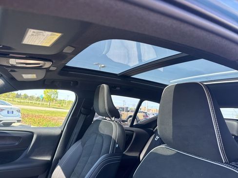 Used 2023 Volvo XC40 Recharge Plus AWD/4WD image 10