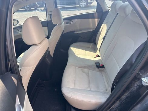 Used 2022 Kia Forte LXS w/ LXS Technology Package image 6