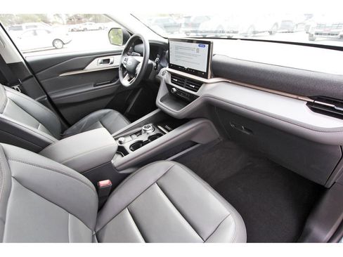 Certified 2025 Ford Explorer Active w/ Active Comfort Package image 29