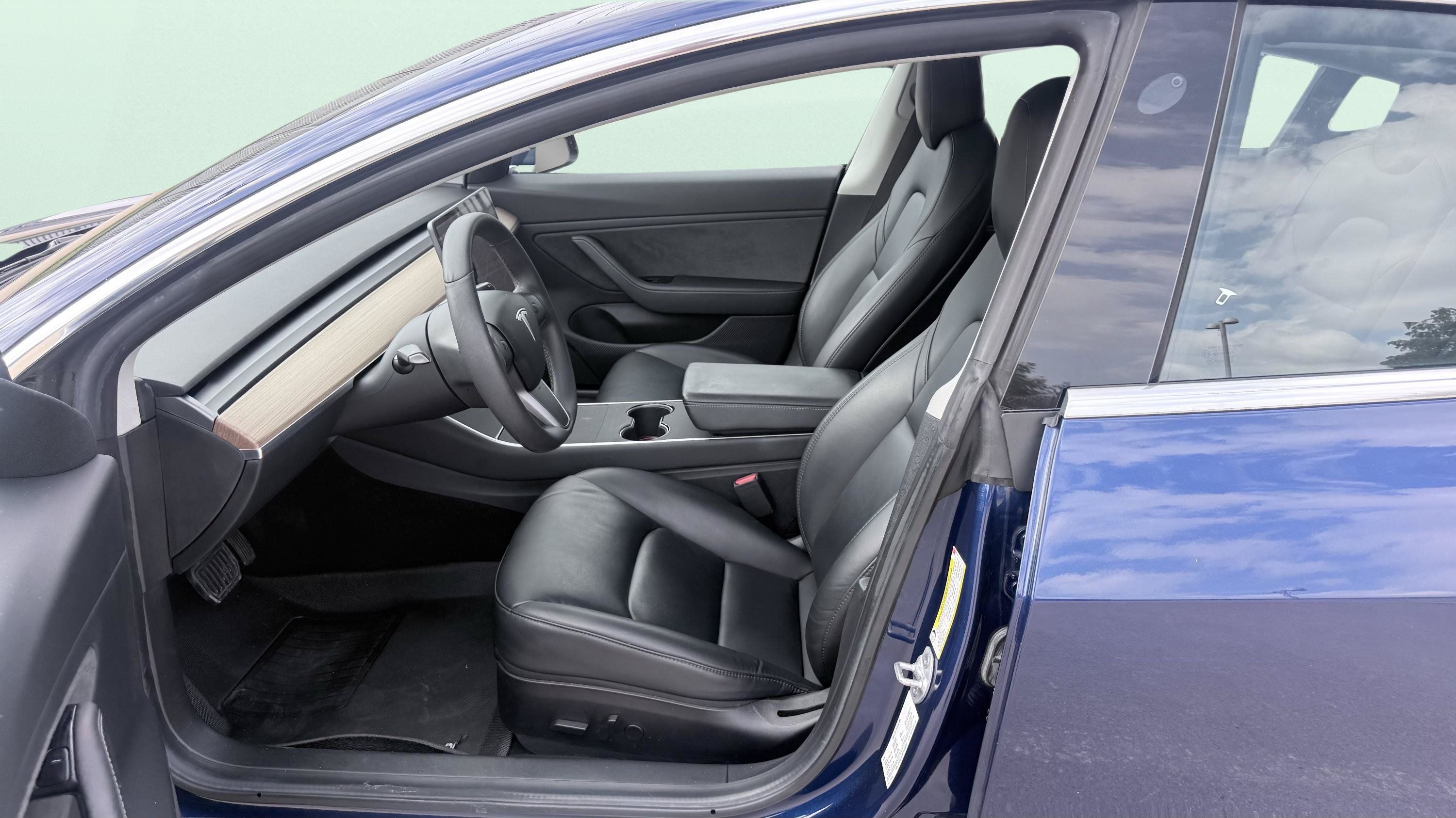 Used 2019 Tesla Model 3 Standard Range RWD image 19
