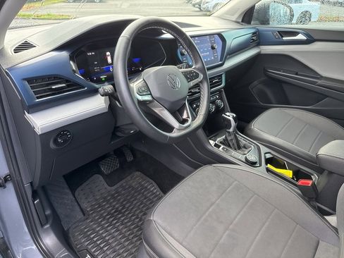 Used 2024 Volkswagen Taos SE w/ Panoramic Sunroof Package image 14