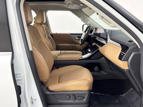 Used 2025 INFINITI QX80 Luxe image 16