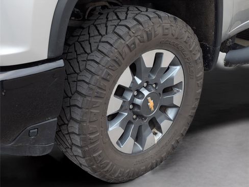 Used 2023 Chevrolet Silverado 2500 Custom w/ Custom Value Package image 11