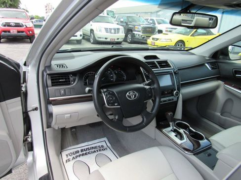 Used 2013 Toyota Camry XLE w/ Leather Pkg FWD image 15