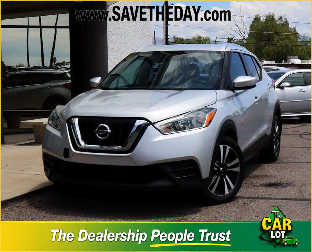 Used 2018 Nissan Kicks SV FWD image 1