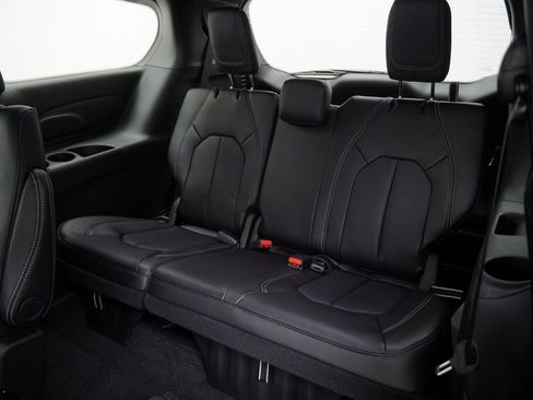 New 2026 Chrysler Pacifica Select image 18