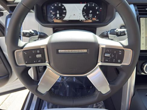 New 2026 Land Rover Discovery S image 18