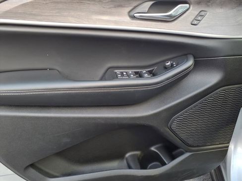 Certified 2024 Jeep Grand Cherokee L Limited w/ Luxury Tech Group II image 13