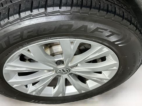 Used 2018 Volkswagen Tiguan SE FWD image 11