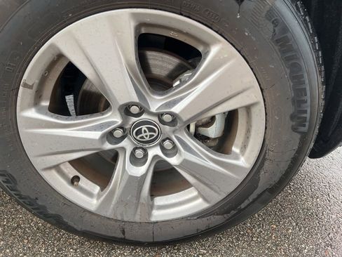 Used 2025 Toyota RAV4 XLE image 3