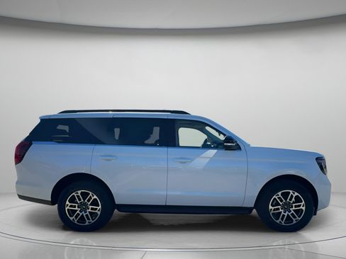 New 2025 Ford Expedition Active image 34