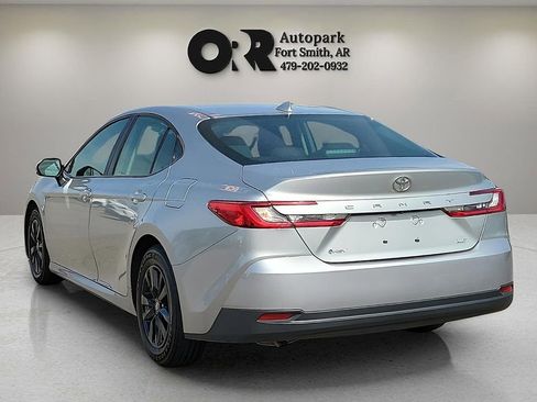 Used 2025 Toyota Camry LE image 4