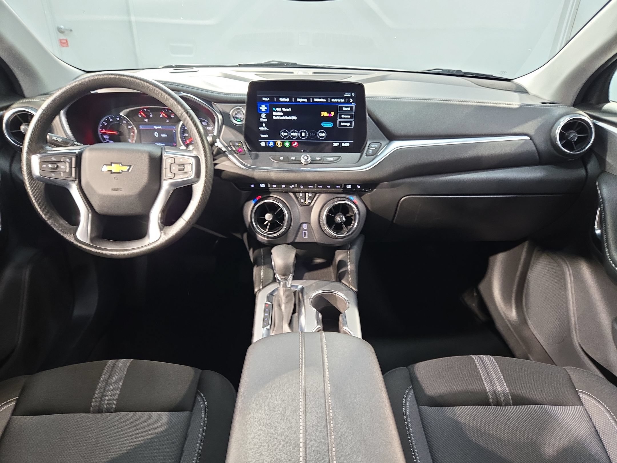 Used 2025 Chevrolet Blazer LT AWD/4WD image 10