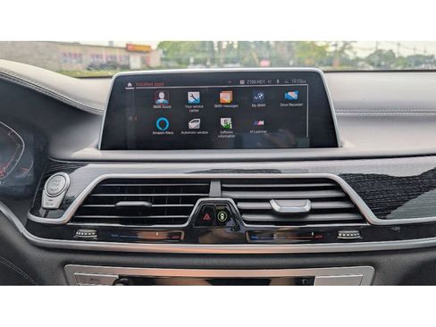 Used 2022 BMW 750i xDrive w/ Executive Package image 26