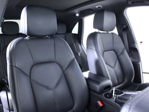 Used 2020 Porsche Macan image 18