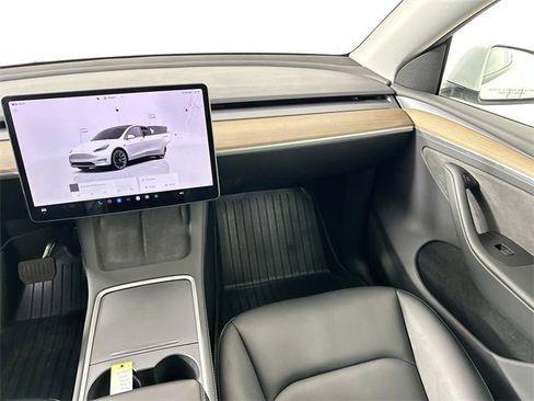 Used 2023 Tesla Model Y Long Range image 23