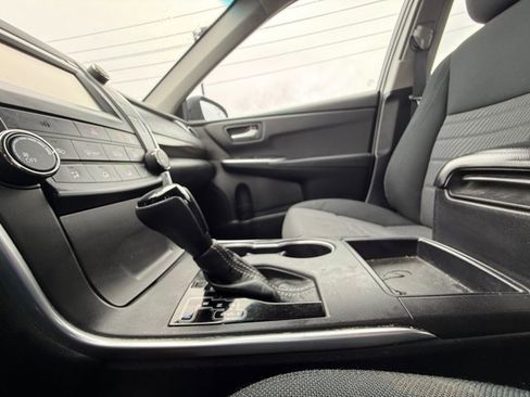 Used 2016 Toyota Camry LE FWD image 31