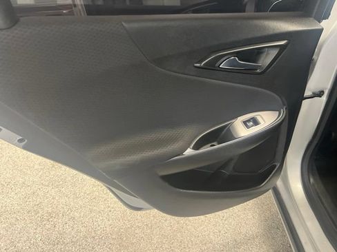 Used 2021 Chevrolet Malibu LT FWD image 28