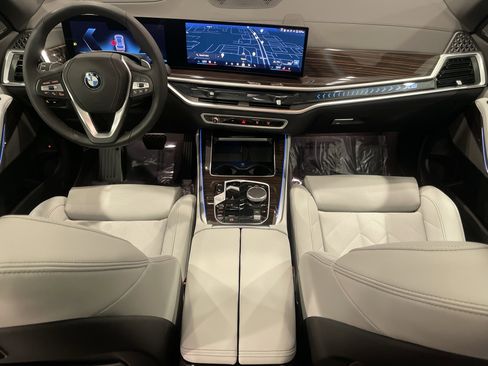 Used 2025 BMW X5 xDrive50e w/ Premium Package image 16