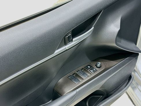 Used 2024 Toyota Camry SE FWD image 17