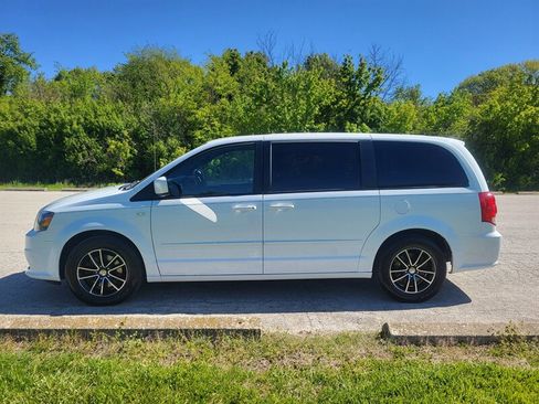Used 2014 Dodge Grand Caravan SE FWD image 3