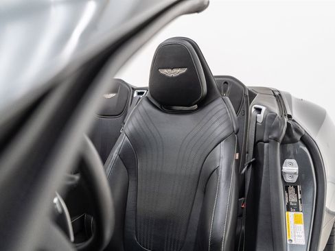 Used 2019 Aston Martin DB11 Volante image 31