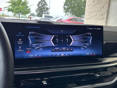Used 2026 BMW X7 M60i w/ Climate Comfort Package AWD/4WD image 29