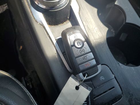 Used 2021 Ford Escape SEL w/ Technology Package FWD image 26