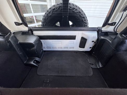Used 2014 Jeep Wrangler Unlimited Sahara w/ Connectivity Group AWD/4WD image 26