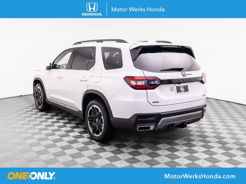New 2026 Honda Pilot Touring image 3