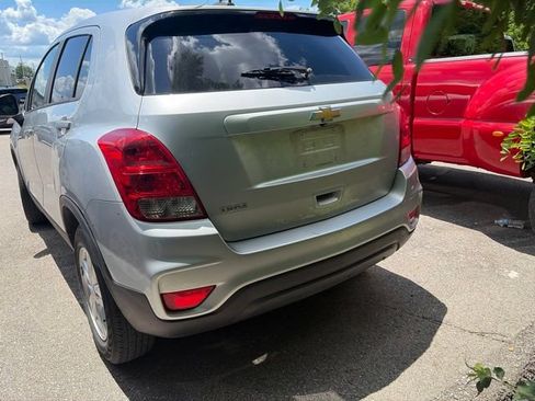 Used 2020 Chevrolet Trax LS w/ Tint and Cruise Package FWD image 4