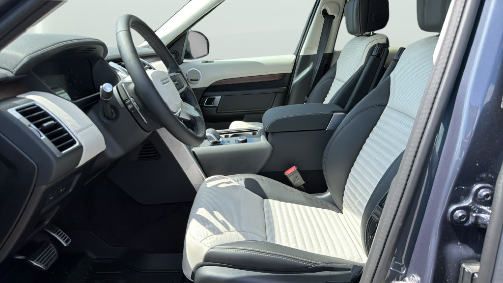 New 2026 Land Rover Discovery Dynamic SE AWD/4WD image 17