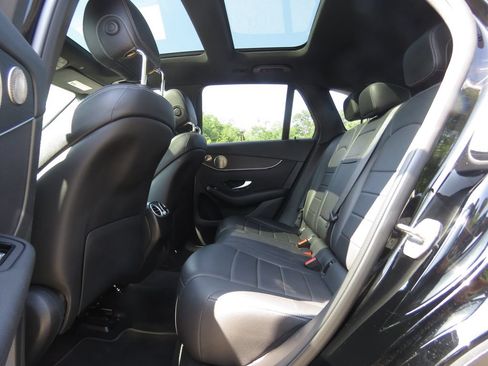 Used 2021 Mercedes-Benz GLC 300 4MATIC image 20