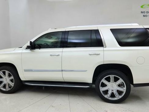 Used 2015 Cadillac Escalade Luxury RWD image 4