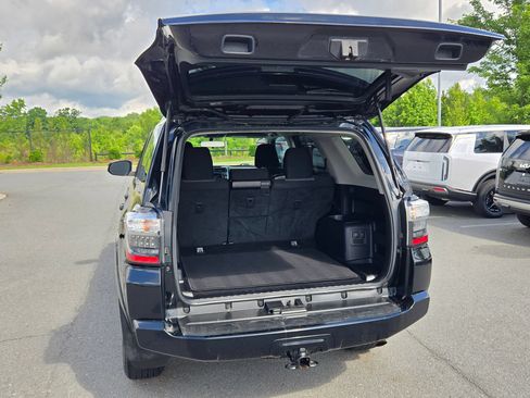 Used 2018 Toyota 4Runner SR5 RWD image 18