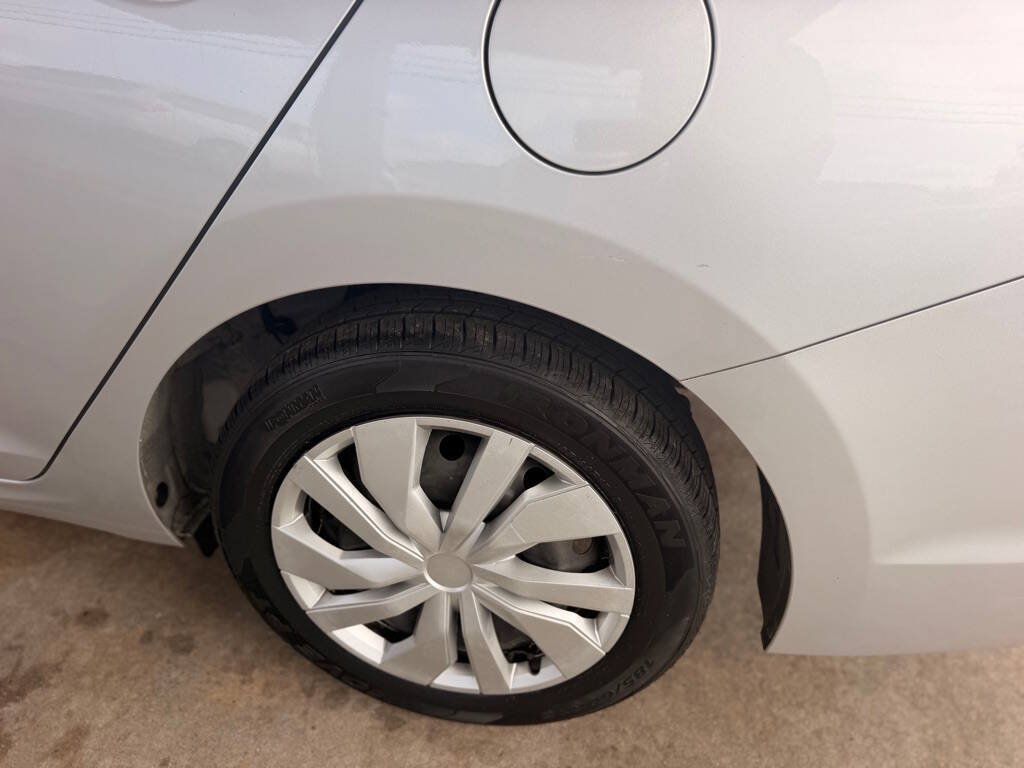 Used 2019 Hyundai Accent SE FWD image 5