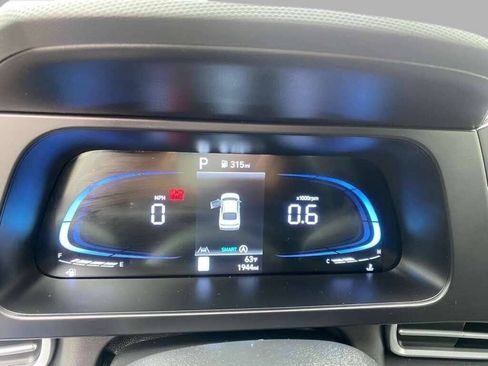 Used 2025 Hyundai Elantra SE image 15