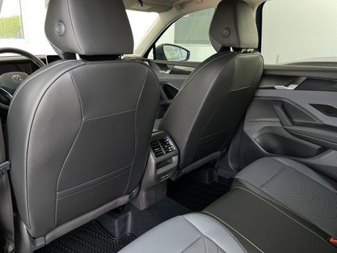 New 2026 Volkswagen Tiguan SE R-Line image 24