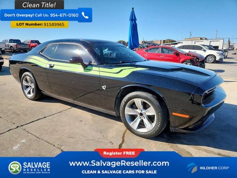 Used 2015 Dodge Challenger SXT image 5