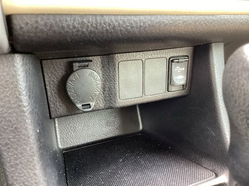 Used 2017 Toyota Corolla LE FWD image 22