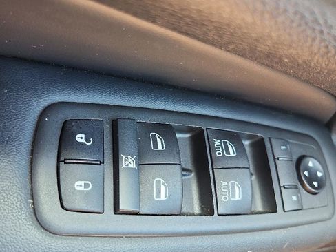 Used 2021 Jeep Grand Cherokee Limited image 23