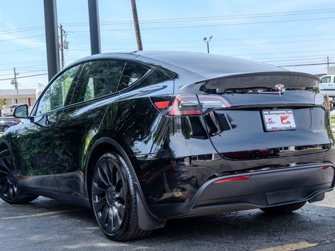 Used 2023 Tesla Model Y Performance image 22